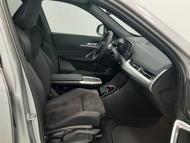 BMW iX1 eDrive20 color Gris Plata. Año 2025. 150KW(204CV). Eléctrico. En concesionario Automoviles Bertolin, S.L. de Valencia