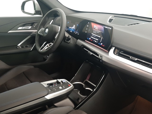 BMW iX1 eDrive20 color Gris Plata. Año 2025. 150KW(204CV). Eléctrico. En concesionario Automoviles Bertolin, S.L. de Valencia