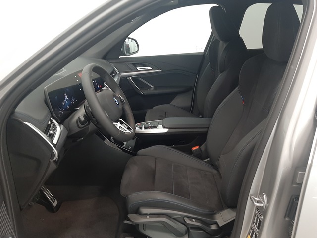BMW iX1 eDrive20 color Gris Plata. Año 2025. 150KW(204CV). Eléctrico. En concesionario Automoviles Bertolin, S.L. de Valencia