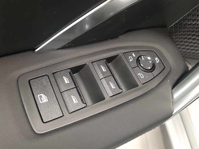 BMW iX1 eDrive20 color Gris Plata. Año 2025. 150KW(204CV). Eléctrico. En concesionario Automoviles Bertolin, S.L. de Valencia