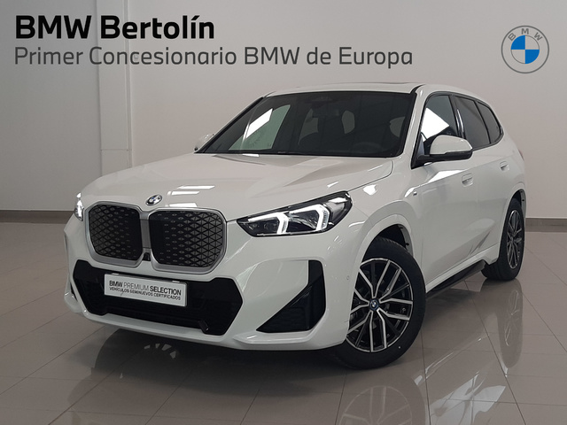 BMW iX1 eDrive20 color Blanco. Año 2025. 150KW(204CV). Eléctrico. En concesionario Automoviles Bertolin, S.L. de Valencia