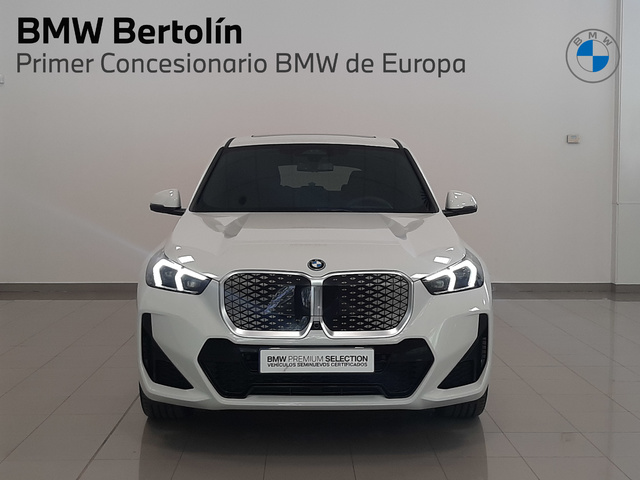 BMW iX1 eDrive20 color Blanco. Año 2025. 150KW(204CV). Eléctrico. En concesionario Automoviles Bertolin, S.L. de Valencia