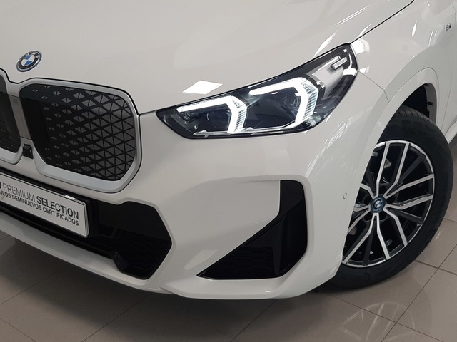BMW iX1 eDrive20 color Blanco. Año 2025. 150KW(204CV). Eléctrico. En concesionario Automoviles Bertolin, S.L. de Valencia