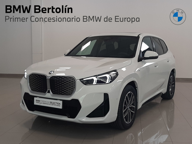 BMW iX1 eDrive20 color Blanco. Año 2025. 150KW(204CV). Eléctrico. En concesionario Automoviles Bertolin, S.L. de Valencia