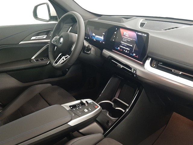 BMW iX1 eDrive20 color Blanco. Año 2025. 150KW(204CV). Eléctrico. En concesionario Automoviles Bertolin, S.L. de Valencia