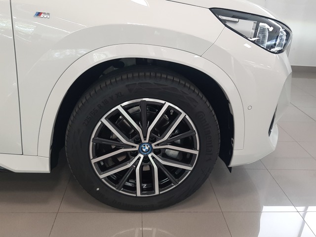BMW iX1 eDrive20 color Blanco. Año 2025. 150KW(204CV). Eléctrico. En concesionario Automoviles Bertolin, S.L. de Valencia