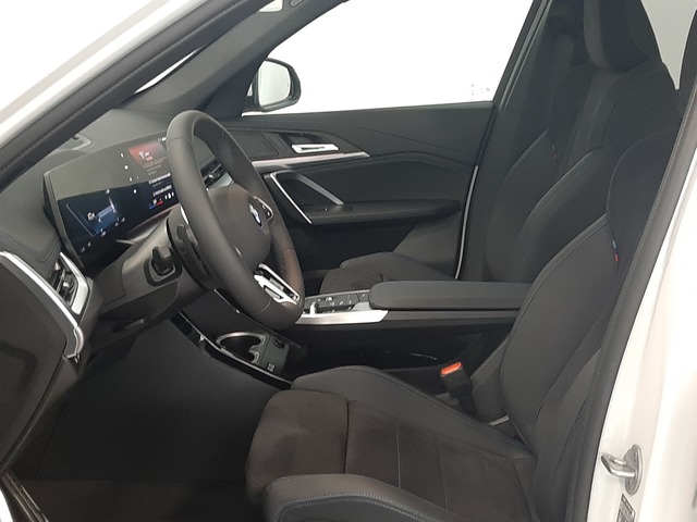 BMW iX1 eDrive20 color Blanco. Año 2025. 150KW(204CV). Eléctrico. En concesionario Automoviles Bertolin, S.L. de Valencia