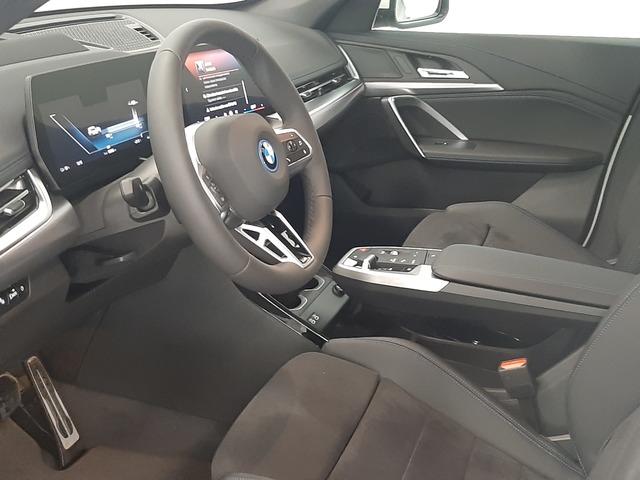 BMW iX1 eDrive20 color Blanco. Año 2025. 150KW(204CV). Eléctrico. En concesionario Automoviles Bertolin, S.L. de Valencia