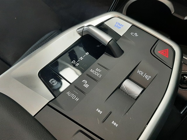 BMW iX1 eDrive20 color Blanco. Año 2025. 150KW(204CV). Eléctrico. En concesionario Automoviles Bertolin, S.L. de Valencia