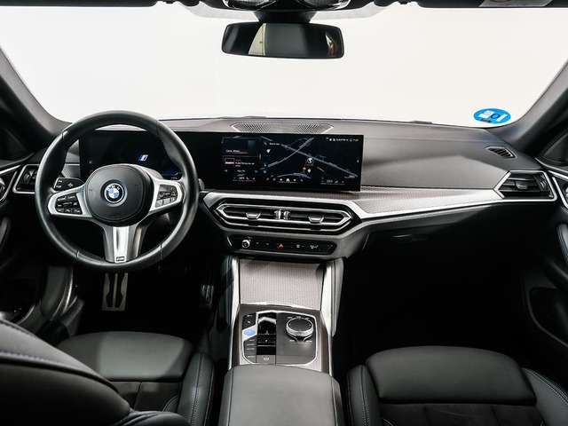 BMW i4 eDrive40 color Azul. Año 2024. 250KW(340CV). Eléctrico. En concesionario Oliva Motor Tarragona de Tarragona
