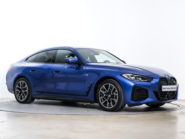 BMW i4 eDrive40 color Azul. Año 2024. 250KW(340CV). Eléctrico. En concesionario Oliva Motor Tarragona de Tarragona