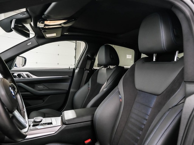 BMW i4 eDrive40 color Azul. Año 2024. 250KW(340CV). Eléctrico. En concesionario Oliva Motor Tarragona de Tarragona
