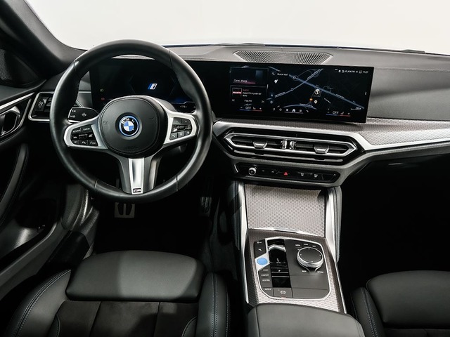 BMW i4 eDrive40 color Azul. Año 2024. 250KW(340CV). Eléctrico. En concesionario Oliva Motor Tarragona de Tarragona