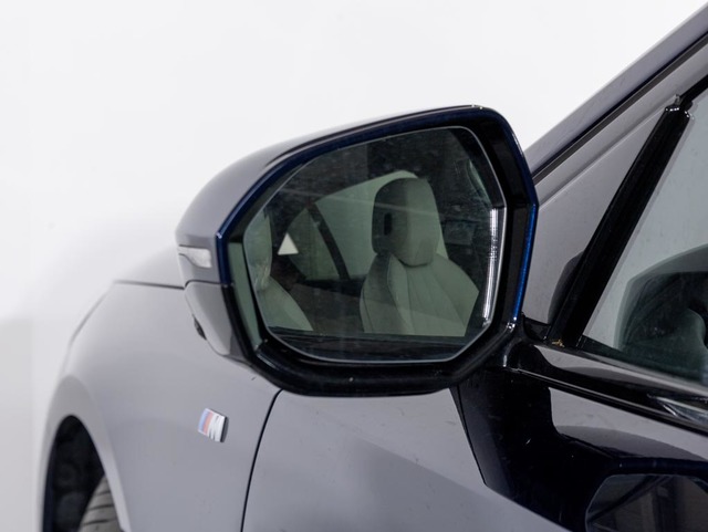 BMW i5 eDrive40 color Azul. Año 2023. 250KW(340CV). Eléctrico. En concesionario Oliva Motor Girona de Girona