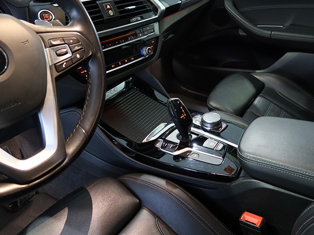 BMW X4 xDrive20d color Blanco. Año 2018. 140KW(190CV). Diésel. En concesionario Autogal de Ourense