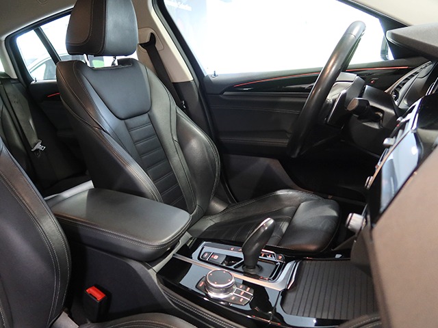 BMW X4 xDrive20d color Blanco. Año 2018. 140KW(190CV). Diésel. En concesionario Autogal de Ourense