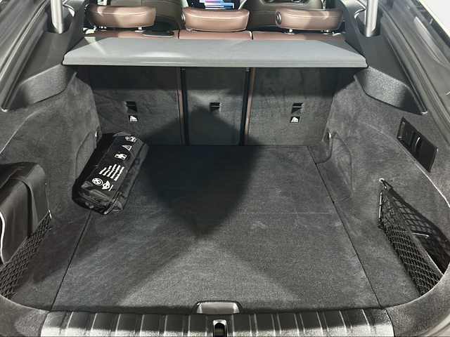 BMW i4 eDrive40 color Negro. Año 2022. 250KW(340CV). Eléctrico. En concesionario San Pablo Motor | Su Eminencia de Sevilla