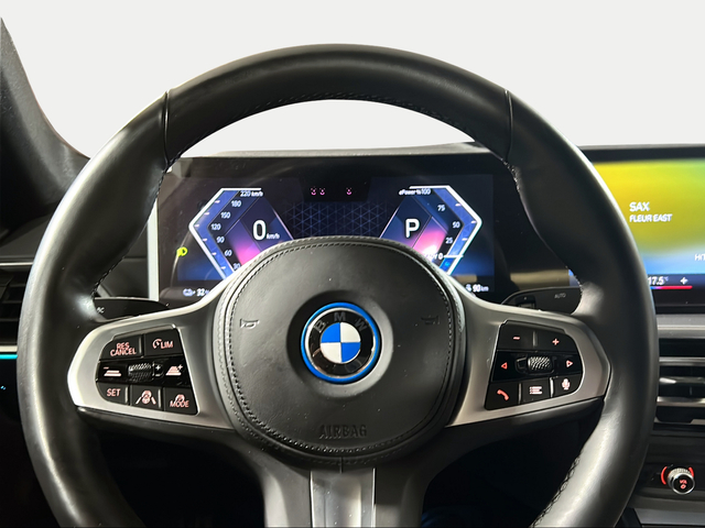 BMW i4 eDrive40 color Negro. Año 2022. 250KW(340CV). Eléctrico. En concesionario San Pablo Motor | Su Eminencia de Sevilla