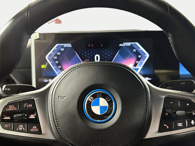BMW i4 eDrive40 color Negro. Año 2022. 250KW(340CV). Eléctrico. En concesionario San Pablo Motor | Su Eminencia de Sevilla