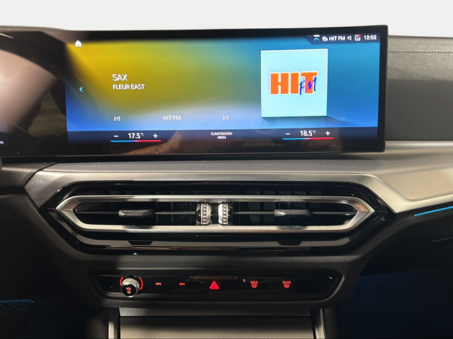 BMW i4 eDrive40 color Negro. Año 2022. 250KW(340CV). Eléctrico. En concesionario San Pablo Motor | Su Eminencia de Sevilla
