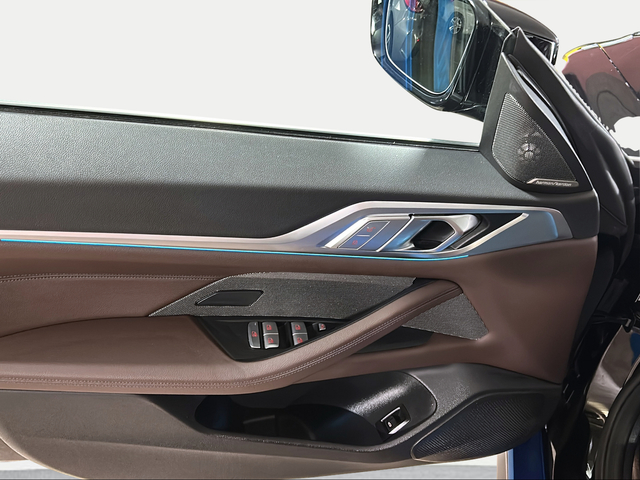 BMW i4 eDrive40 color Negro. Año 2022. 250KW(340CV). Eléctrico. En concesionario San Pablo Motor | Su Eminencia de Sevilla