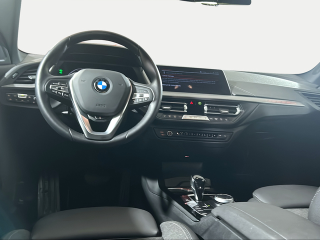 BMW Serie 2 218i Gran Coupe color Blanco. Año 2024. 103KW(140CV). Gasolina. En concesionario San Pablo Motor | Su Eminencia de Sevilla