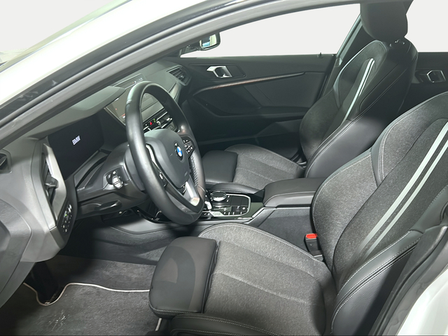 BMW Serie 2 218i Gran Coupe color Blanco. Año 2024. 103KW(140CV). Gasolina. En concesionario San Pablo Motor | Su Eminencia de Sevilla