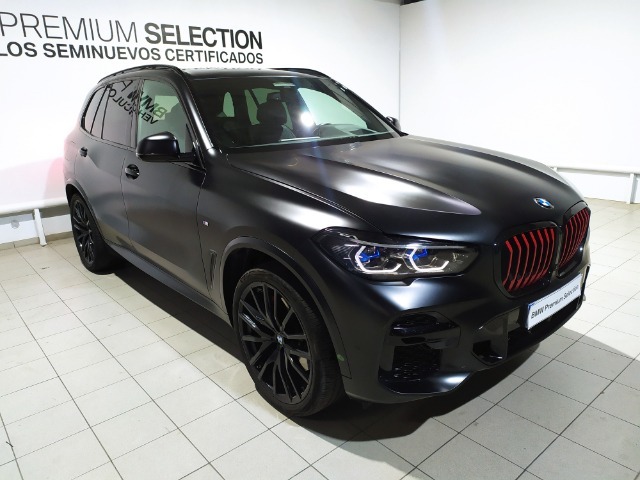 BMW X5 xDrive40i color Negro. Año 2022. 250KW(340CV). Gasolina. En concesionario Hispamovil, Torrevieja de Alicante