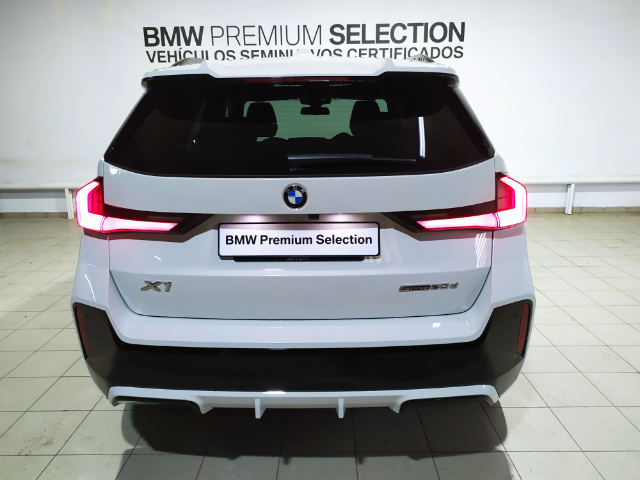 BMW X1 sDrive20d color Blanco. Año 2025. 120KW(163CV). Diésel. En concesionario Hispamovil Elche de Alicante