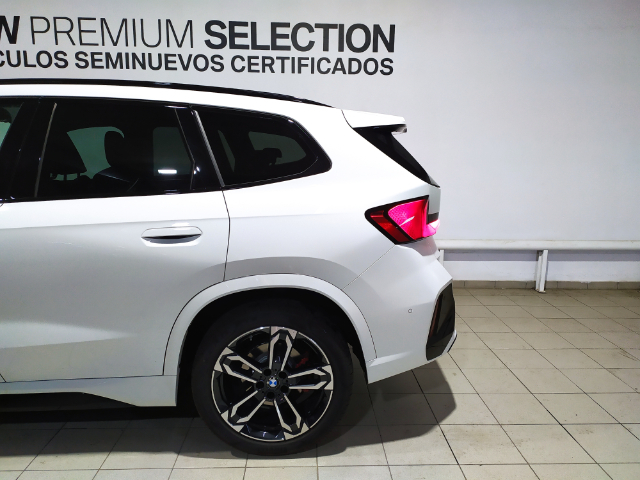 BMW X1 sDrive20d color Blanco. Año 2025. 120KW(163CV). Diésel. En concesionario Hispamovil Elche de Alicante