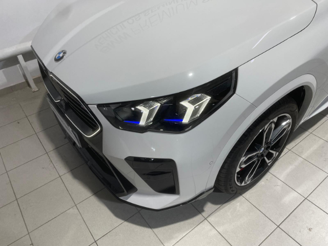 BMW X2 M35i color Blanco. Año 2025. 221KW(300CV). Gasolina. En concesionario Hispamovil Elche de Alicante