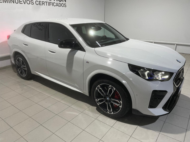 BMW X2 M35i color Blanco. Año 2025. 221KW(300CV). Gasolina. En concesionario Hispamovil Elche de Alicante