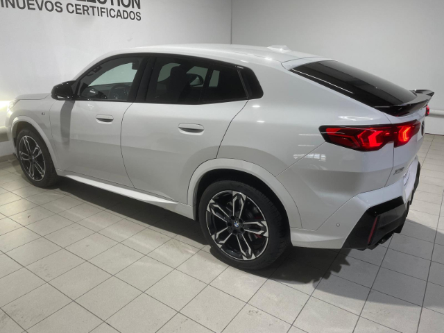 BMW X2 M35i color Blanco. Año 2025. 221KW(300CV). Gasolina. En concesionario Hispamovil Elche de Alicante