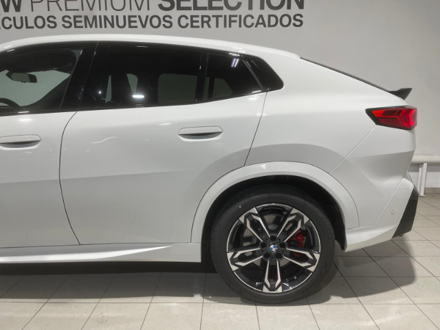 BMW X2 M35i color Blanco. Año 2025. 221KW(300CV). Gasolina. En concesionario Hispamovil Elche de Alicante