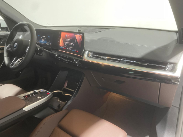 BMW iX2 eDrive20 color Blanco. Año 2025. 150KW(204CV). Eléctrico. En concesionario Hispamovil Elche de Alicante