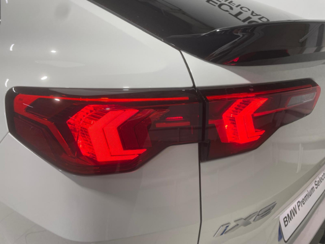 BMW iX2 eDrive20 color Blanco. Año 2025. 150KW(204CV). Eléctrico. En concesionario Hispamovil Elche de Alicante