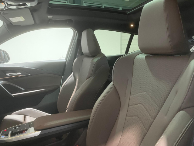 BMW iX2 eDrive20 color Blanco. Año 2025. 150KW(204CV). Eléctrico. En concesionario Hispamovil Elche de Alicante