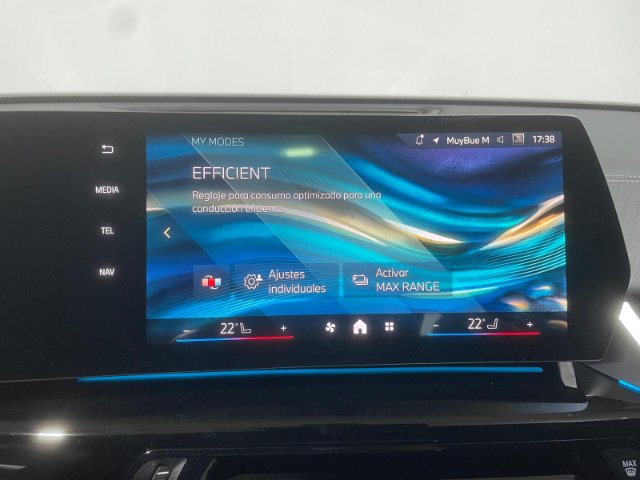 BMW iX2 eDrive20 color Blanco. Año 2025. 150KW(204CV). Eléctrico. En concesionario Hispamovil Elche de Alicante