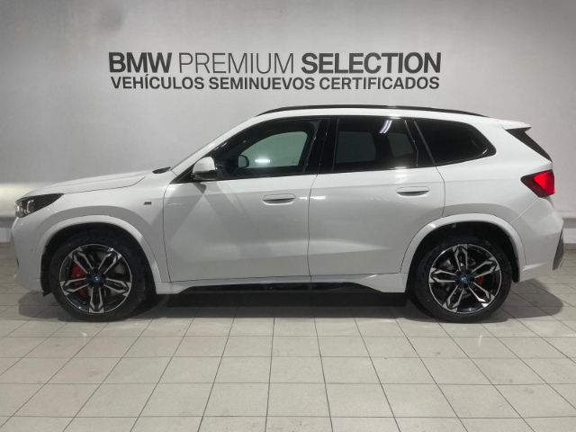 BMW iX1 eDrive20 color Blanco. Año 2025. 150KW(204CV). Eléctrico. En concesionario Hispamovil Elche de Alicante