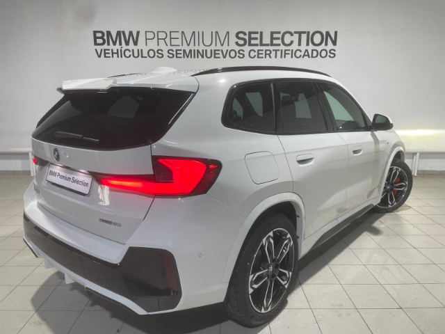 BMW iX1 eDrive20 color Blanco. Año 2025. 150KW(204CV). Eléctrico. En concesionario Hispamovil Elche de Alicante