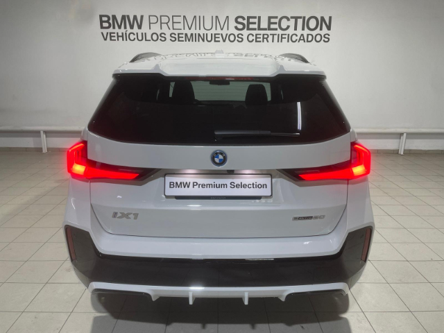 BMW iX1 eDrive20 color Blanco. Año 2025. 150KW(204CV). Eléctrico. En concesionario Hispamovil Elche de Alicante