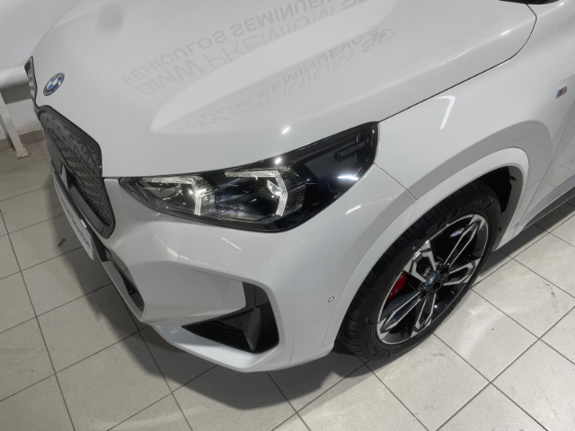 BMW iX1 eDrive20 color Blanco. Año 2025. 150KW(204CV). Eléctrico. En concesionario Hispamovil Elche de Alicante