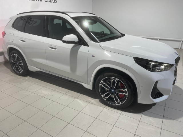 BMW iX1 eDrive20 color Blanco. Año 2025. 150KW(204CV). Eléctrico. En concesionario Hispamovil Elche de Alicante