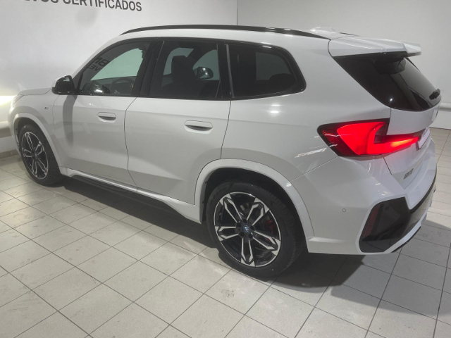 BMW iX1 eDrive20 color Blanco. Año 2025. 150KW(204CV). Eléctrico. En concesionario Hispamovil Elche de Alicante