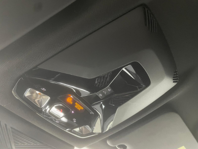 BMW iX1 eDrive20 color Blanco. Año 2025. 150KW(204CV). Eléctrico. En concesionario Hispamovil Elche de Alicante