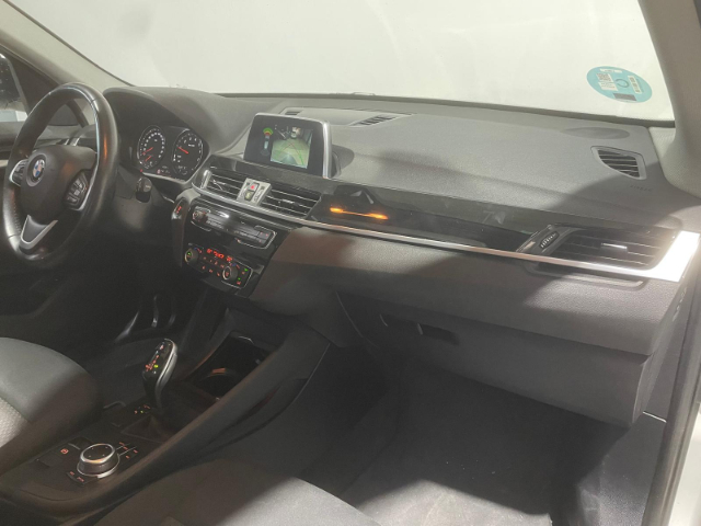 BMW X1 sDrive18i color Blanco. Año 2019. 103KW(140CV). Gasolina. En concesionario Hispamovil Elche de Alicante