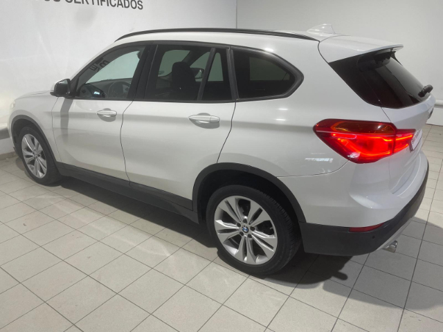 BMW X1 sDrive18i color Blanco. Año 2019. 103KW(140CV). Gasolina. En concesionario Hispamovil Elche de Alicante