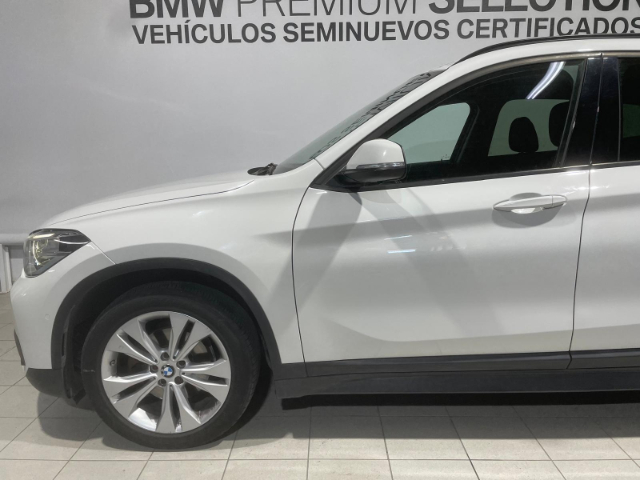 BMW X1 sDrive18i color Blanco. Año 2019. 103KW(140CV). Gasolina. En concesionario Hispamovil Elche de Alicante