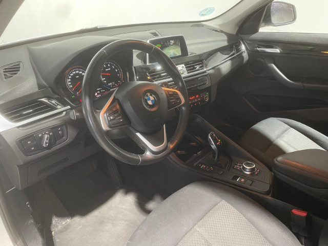 BMW X1 sDrive18i color Blanco. Año 2019. 103KW(140CV). Gasolina. En concesionario Hispamovil Elche de Alicante