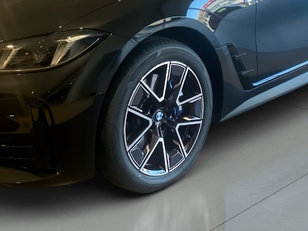 BMW i4 eDrive40 color Negro. Año 2025. 250KW(340CV). Eléctrico. En concesionario Automotor Premium Viso - Málaga de Málaga